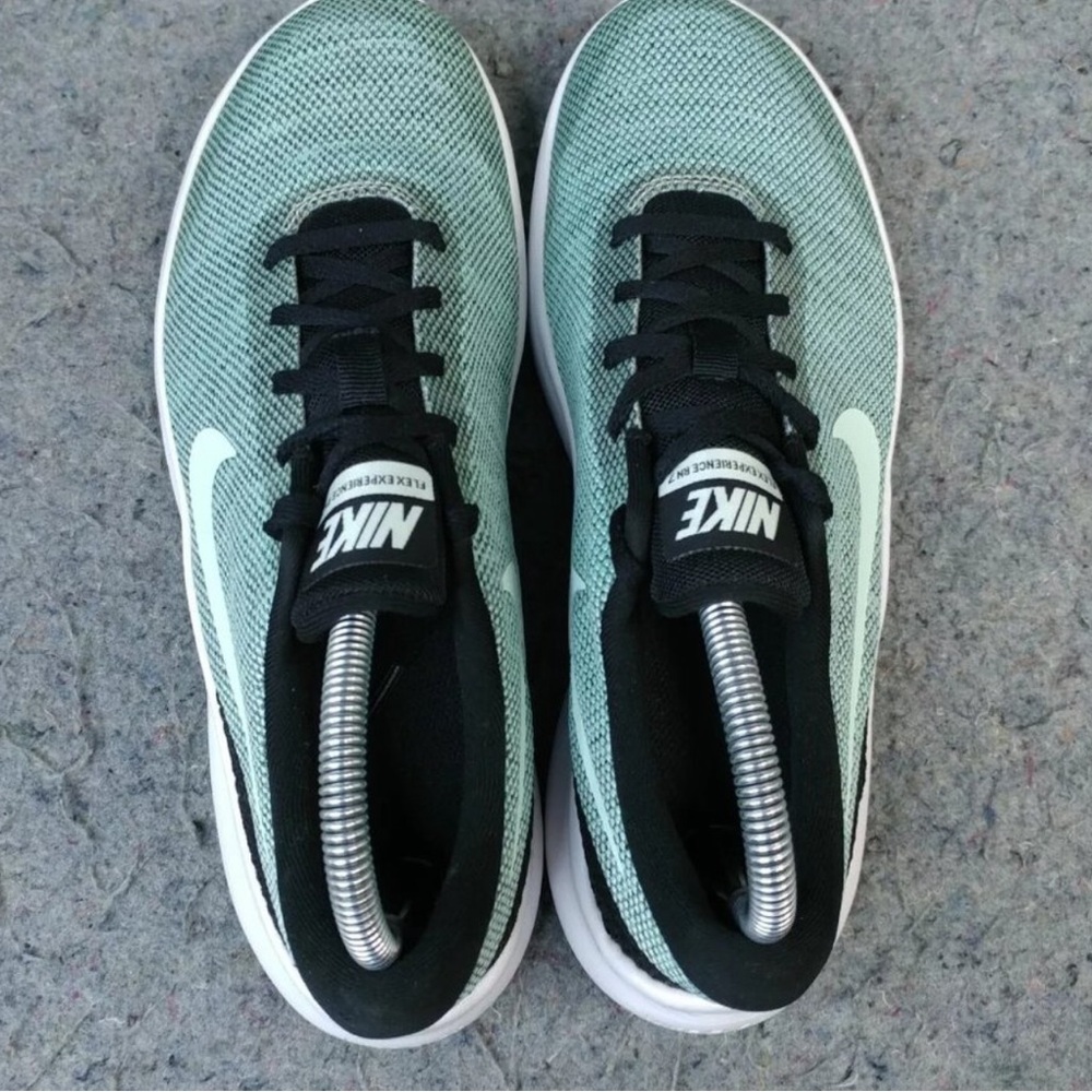Nilke Women’s Sneakers…Flex Experience RN 7 - Picture 3 of 5